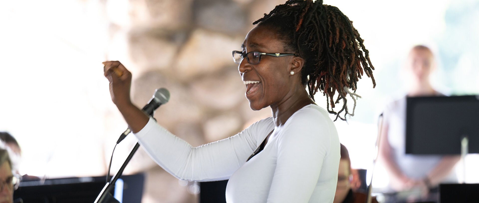 Marshunda Smith conducting the Belmont Community Orchestra